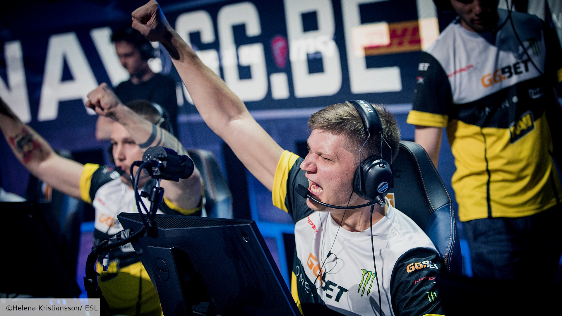 s1mple settings, crosshair, and config for CSGO The Loadout